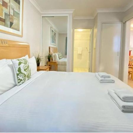 City & Lakeside With Free Parking, Pool And 10 Mins Walk Into The City Perth Bagian luar foto