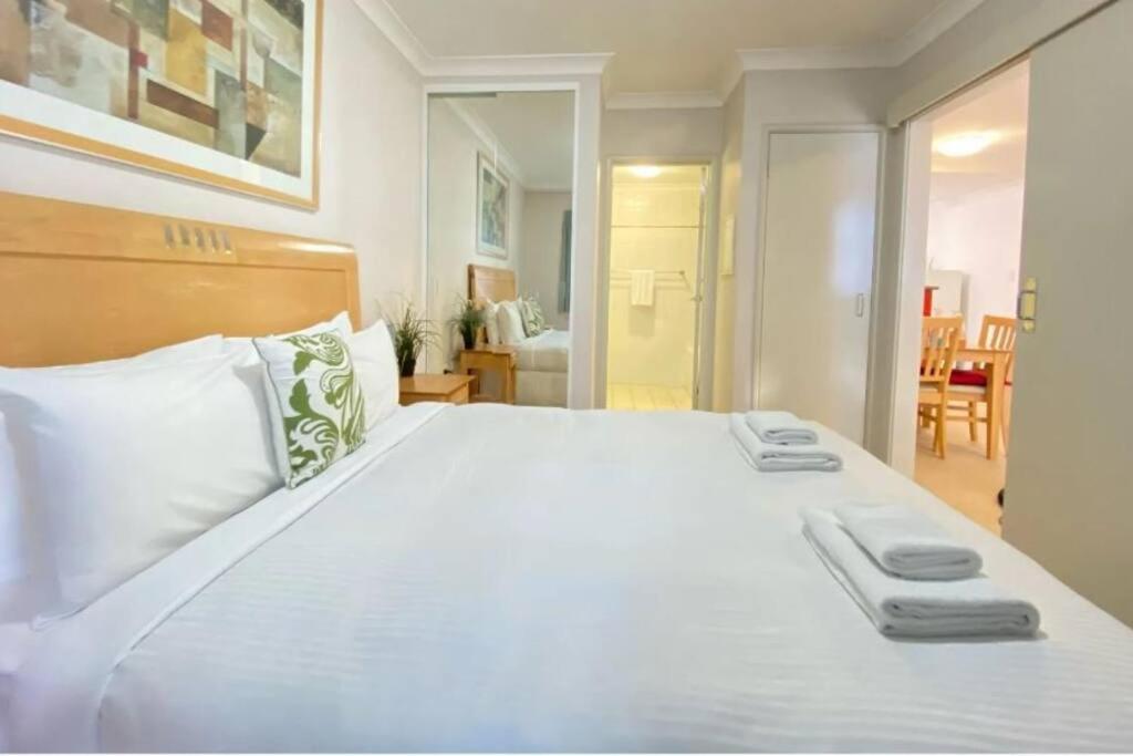 City & Lakeside With Free Parking, Pool And 10 Mins Walk Into The City Perth Bagian luar foto