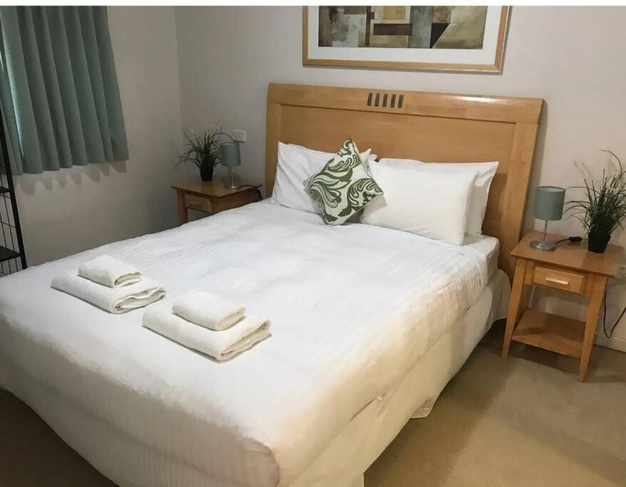 City & Lakeside With Free Parking, Pool And 10 Mins Walk Into The City Perth Bagian luar foto