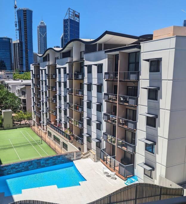 City & Lakeside With Free Parking, Pool And 10 Mins Walk Into The City Perth Bagian luar foto