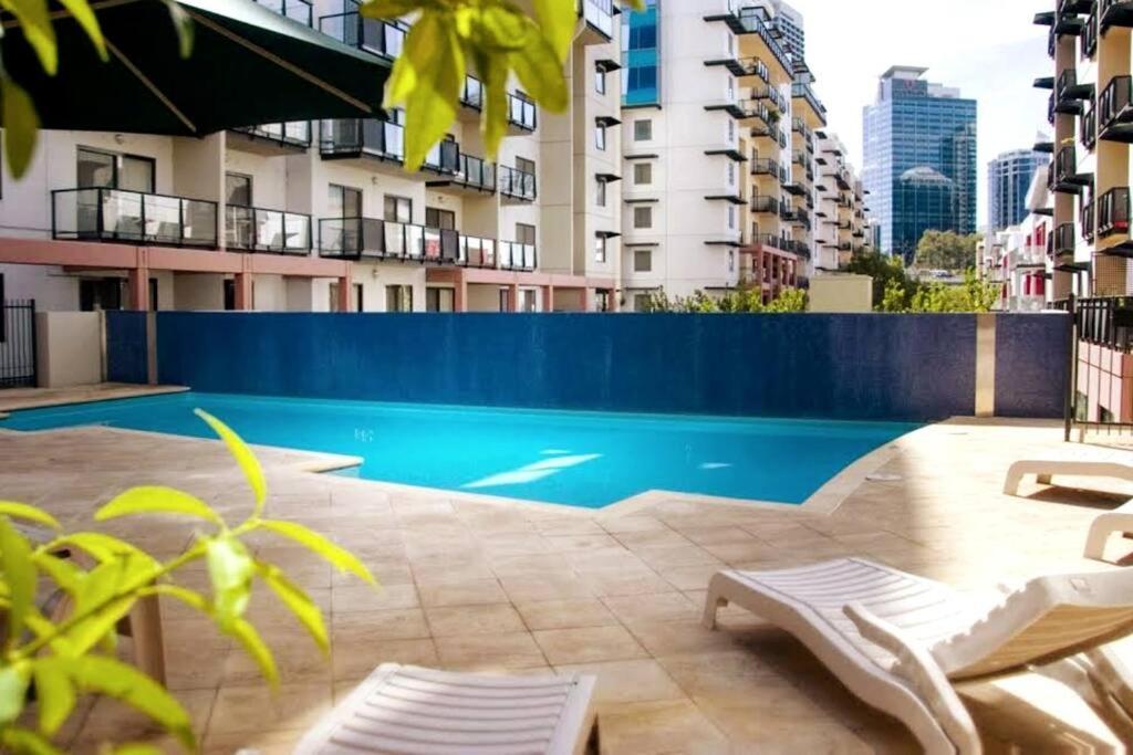 City & Lakeside With Free Parking, Pool And 10 Mins Walk Into The City Perth Bagian luar foto