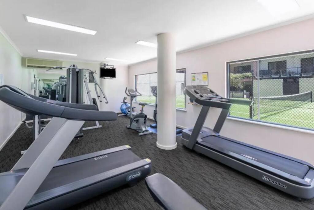 City & Lakeside With Free Parking, Pool And 10 Mins Walk Into The City Perth Bagian luar foto
