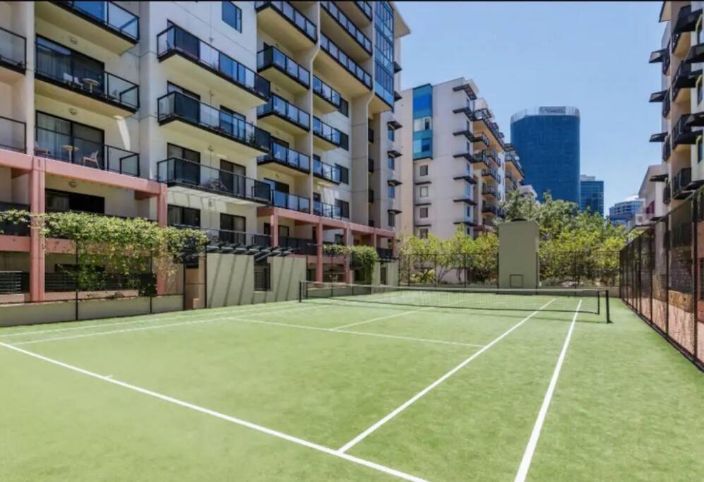 City & Lakeside With Free Parking, Pool And 10 Mins Walk Into The City Perth Bagian luar foto