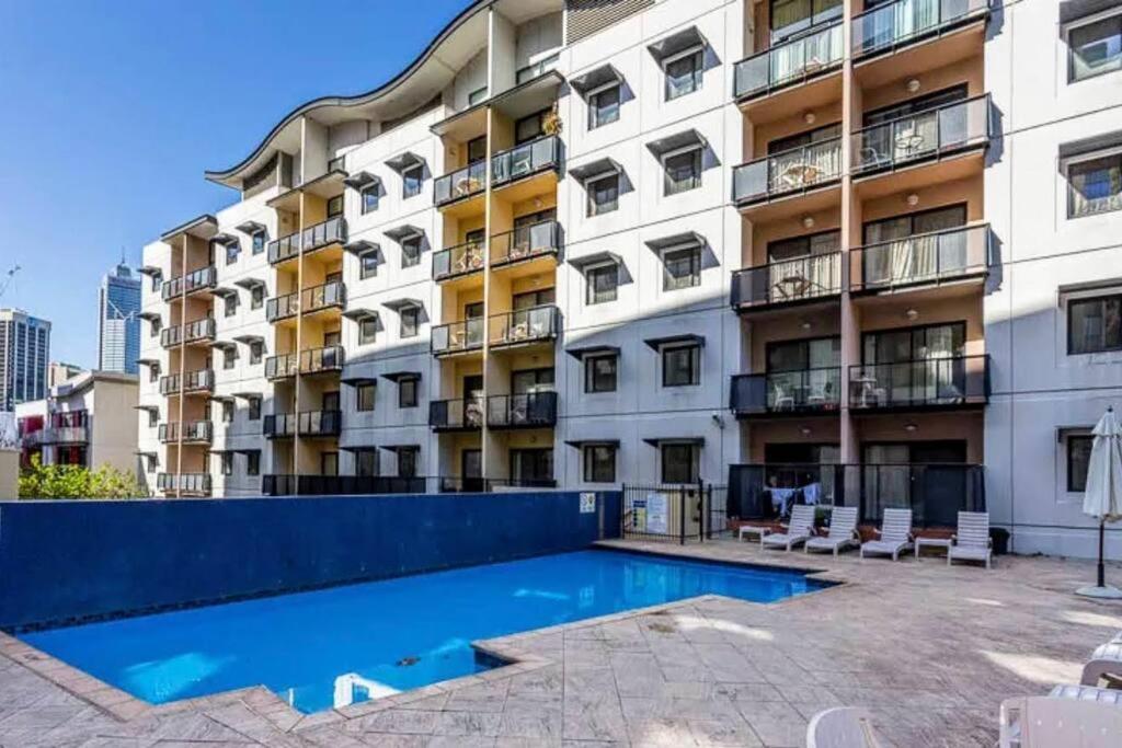 City & Lakeside With Free Parking, Pool And 10 Mins Walk Into The City Perth Bagian luar foto